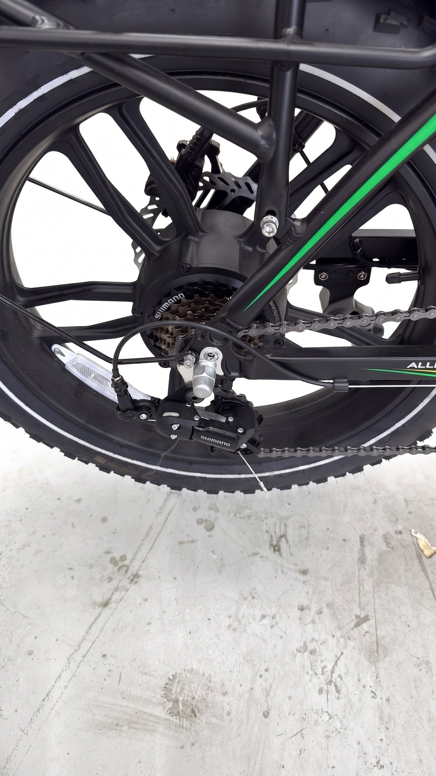20 Inch E-Bike Rear Wheel Motor Assembly – 48V 750W High Torque Brushless Mag Wheel with Pre-Installed Innova Fat Tyre &amp; Disc Brake (Fits Allegro TDL6125 &amp; Similar Folding Fat Bikes)